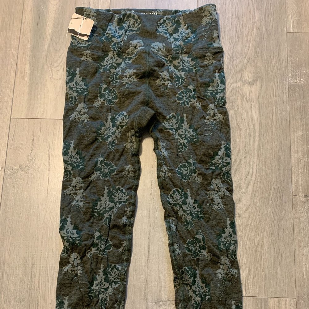 Free People Movement Army Green Leggings size M/L Cropped NWT
